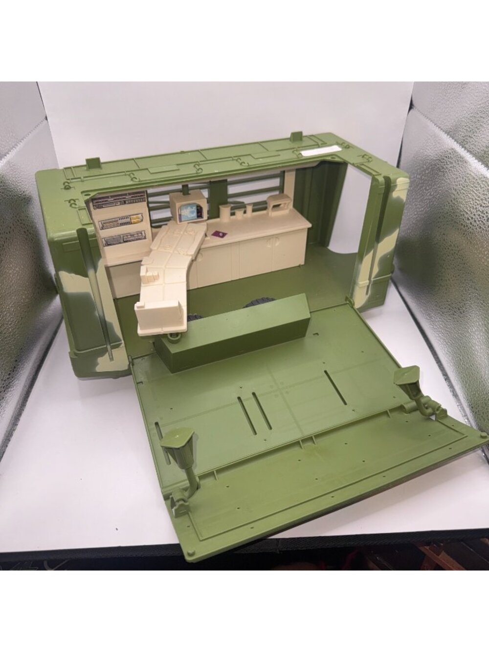 Jurassic Park Lost World Mobile Command Center RV + Trailer Incomplete 1997
